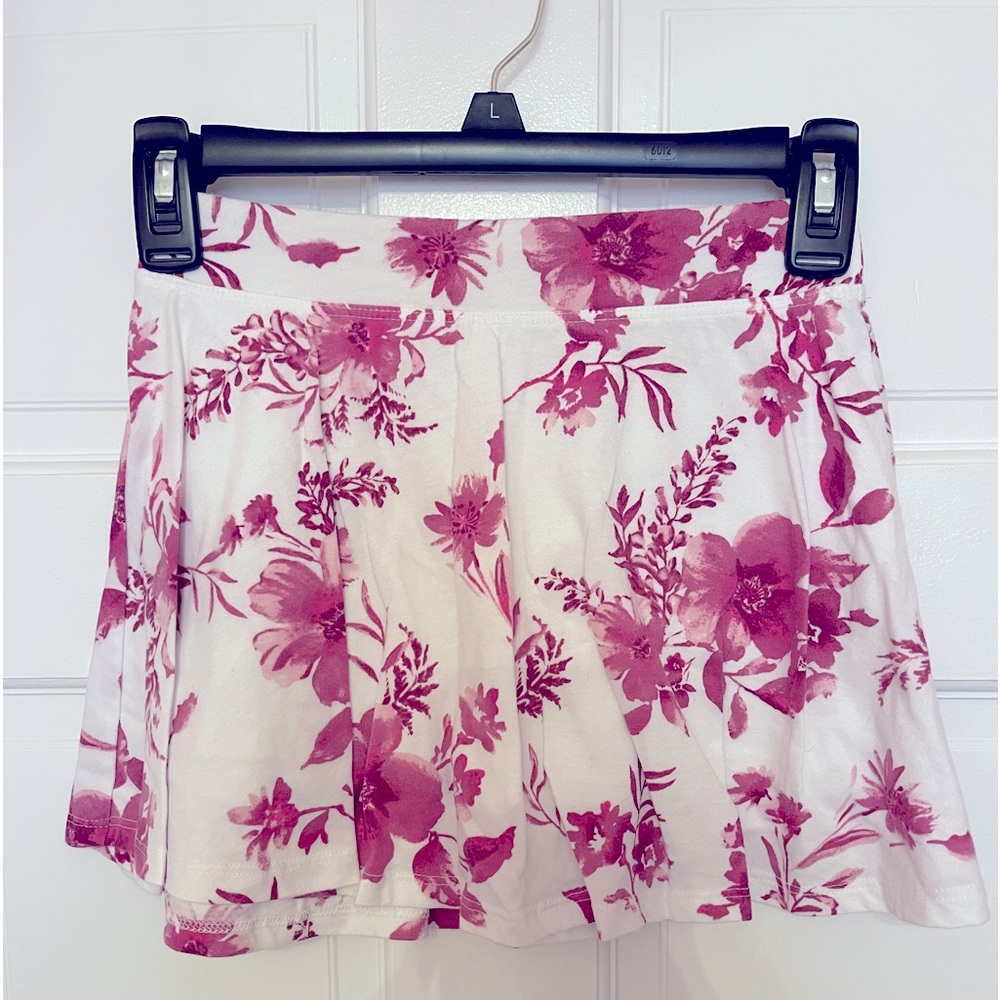 Children’s Place - Skorts size 10-12 - White and Magenta